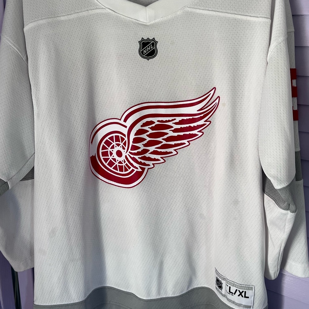Authentic Red Wings NHL White and Red Hockey Jersey.  Young men L/Xl
